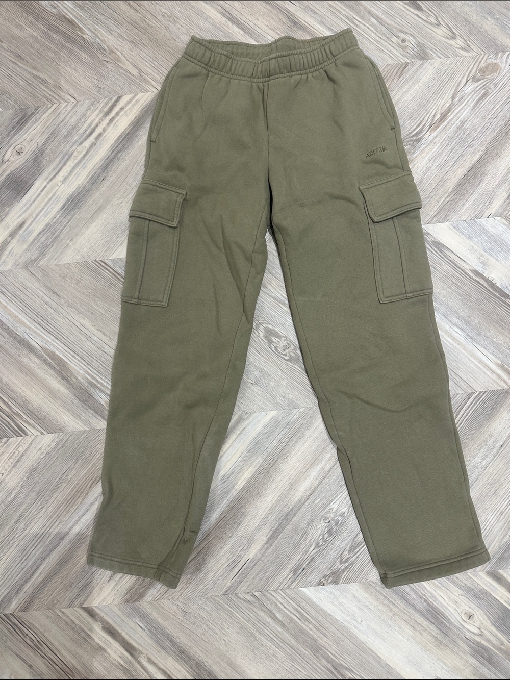 green aritzia sweatpants